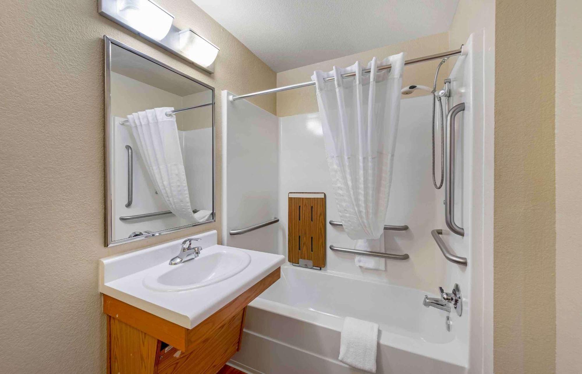 Extended Stay America Select Suites - Oklahoma City - Southeast Мур Екстериор снимка