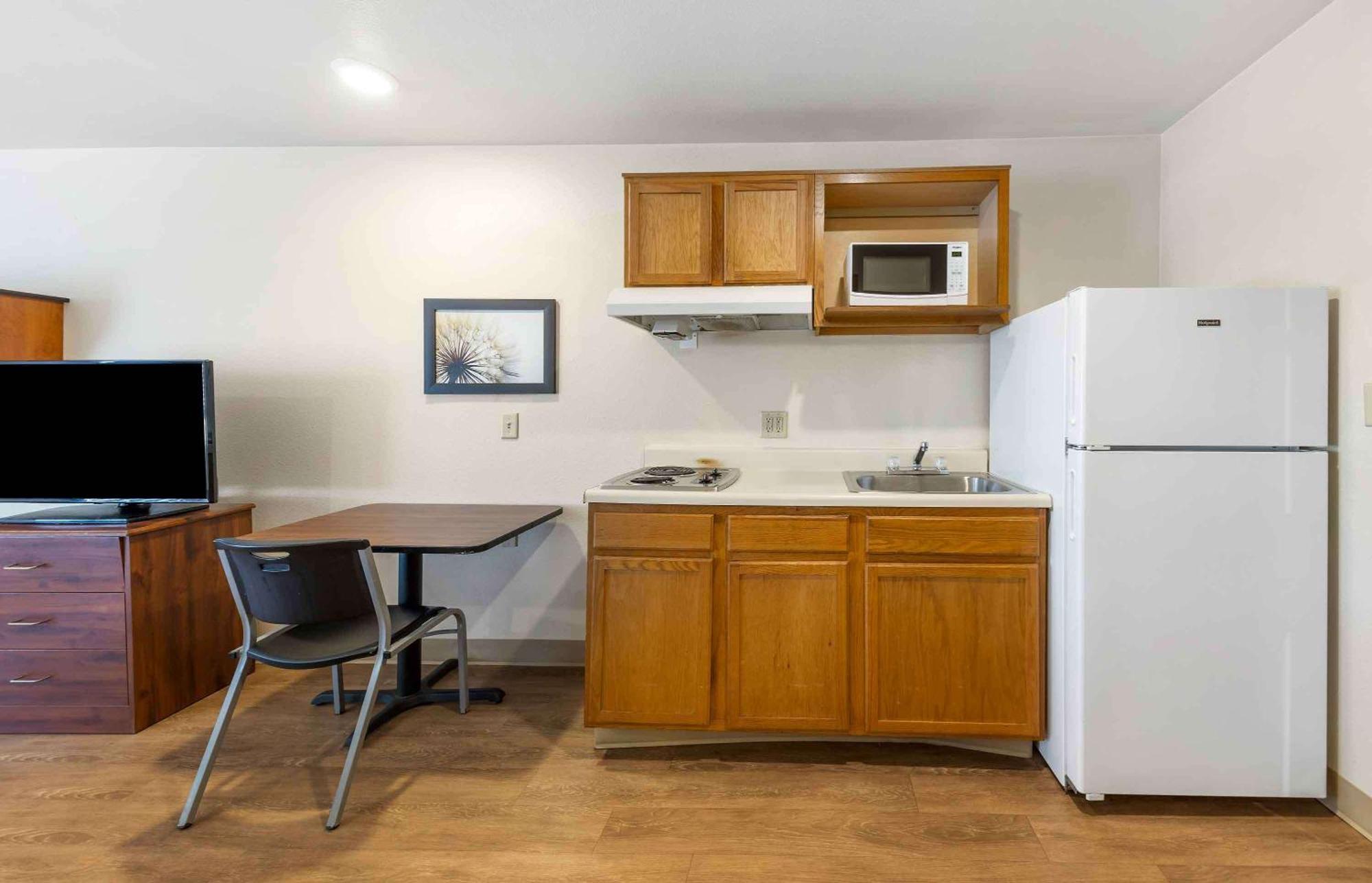 Extended Stay America Select Suites - Oklahoma City - Southeast Мур Екстериор снимка