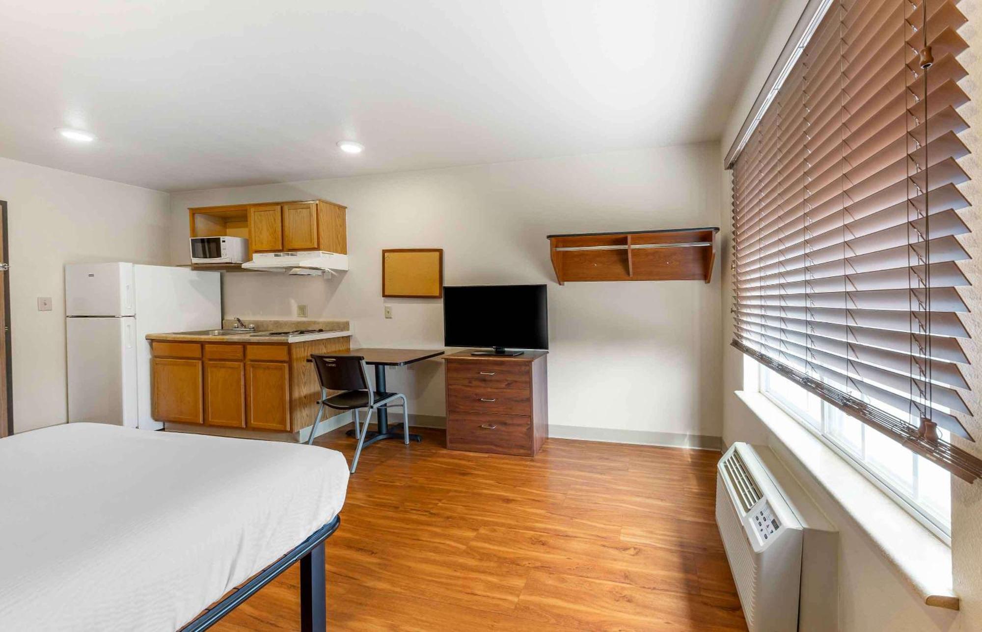 Extended Stay America Select Suites - Oklahoma City - Southeast Мур Екстериор снимка