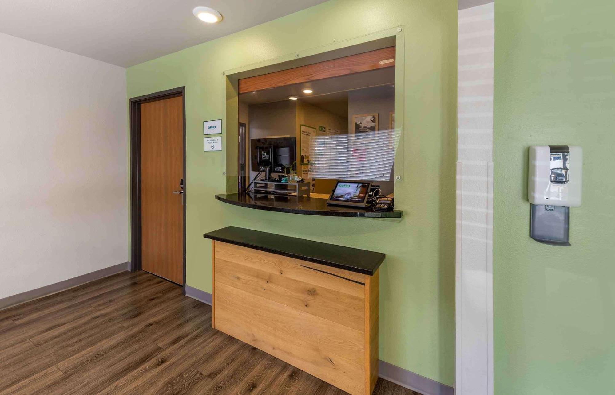 Extended Stay America Select Suites - Oklahoma City - Southeast Мур Екстериор снимка