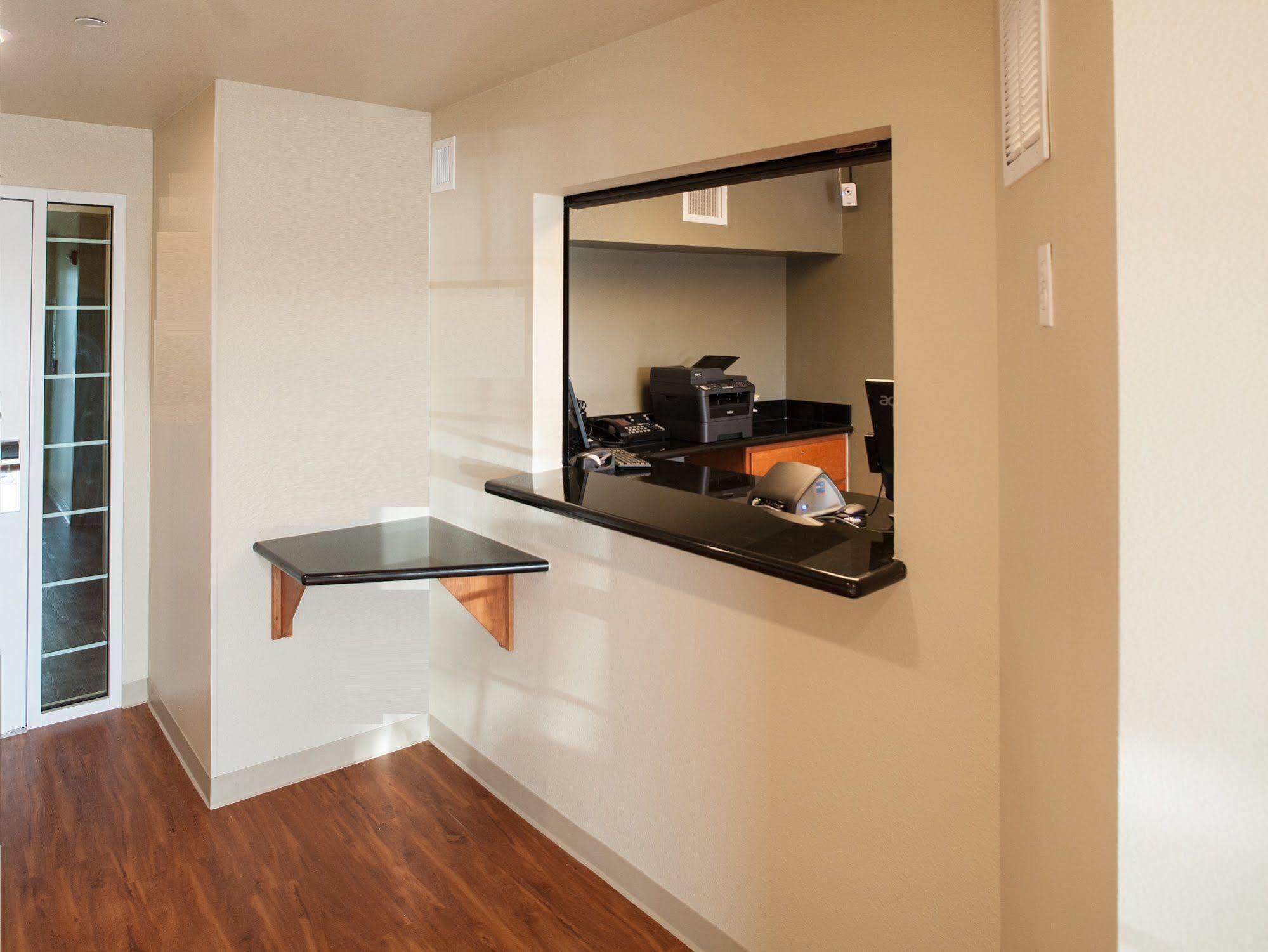 Extended Stay America Select Suites - Oklahoma City - Southeast Мур Екстериор снимка
